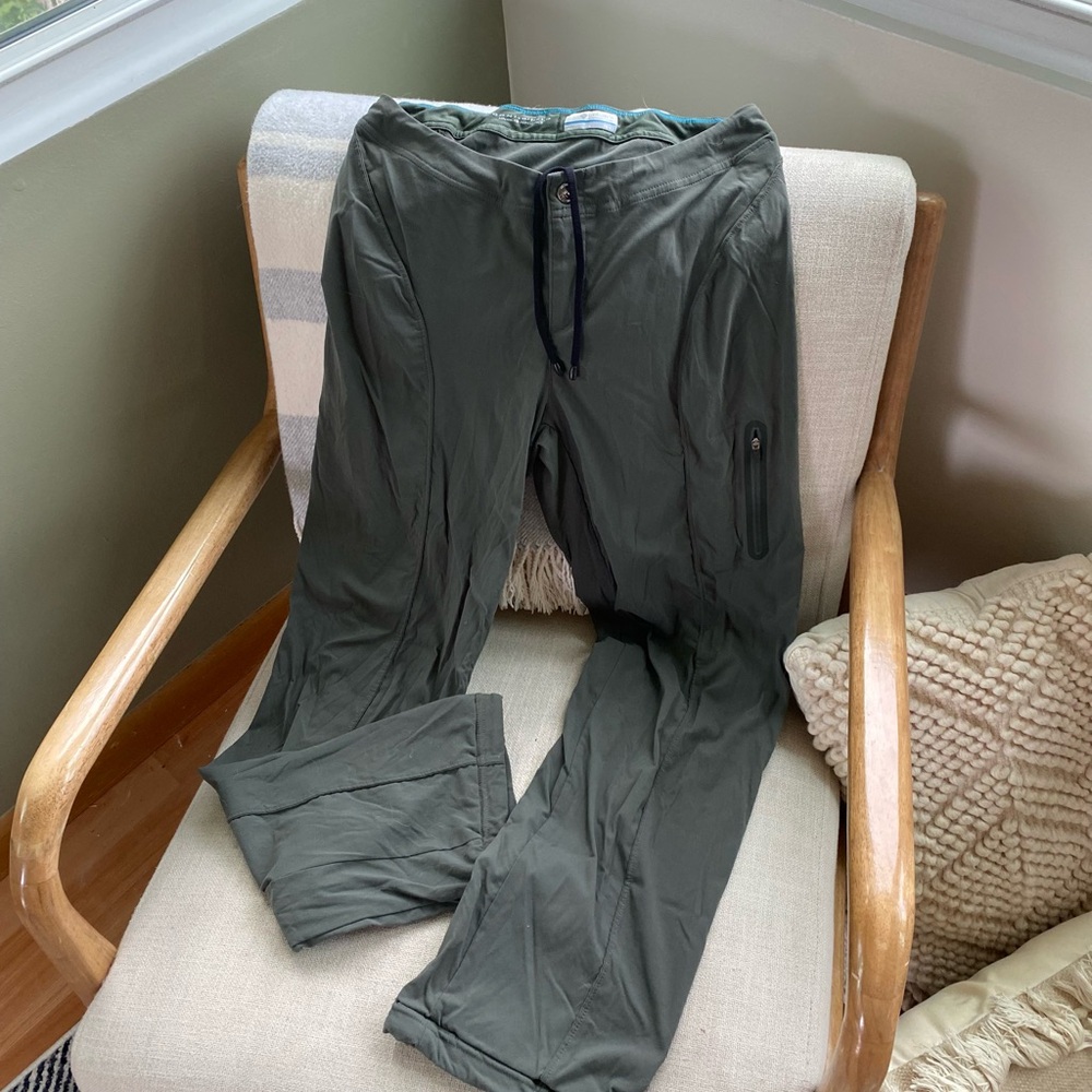 Columbia Green Cargo Pants with Relaxed Fit